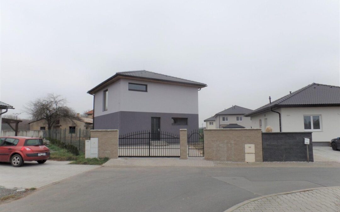 Nabízím k&nbsp;prodeji patrovou novostavbu 4+1 v&nbsp;obci Obříství na pozemku 401 m2.