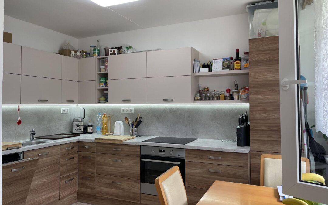 Nabízím exkluzivně k&nbsp;prodeji byt 3+1/L v&nbsp;DV o&nbsp;výměře 61 m2,  ul. Veltruská, Praha – Prosek.