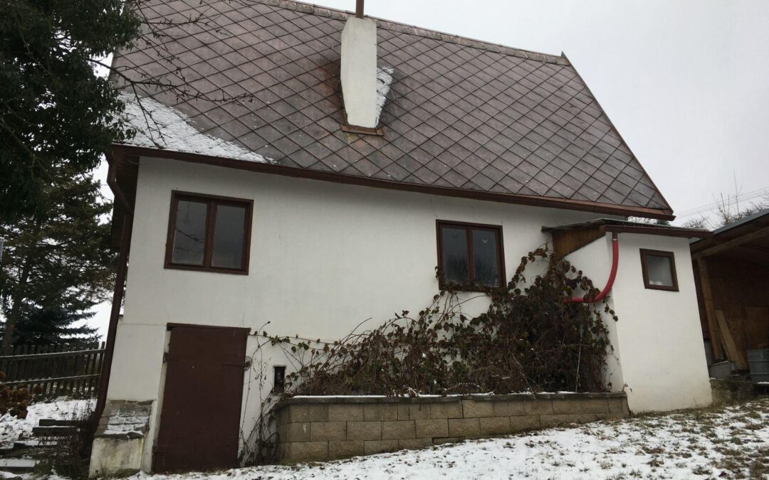 Zateplená rekreační chata s&nbsp;potůčkem a&nbsp;krásným výhledem v&nbsp;Dřevci u&nbsp;Třebívlic